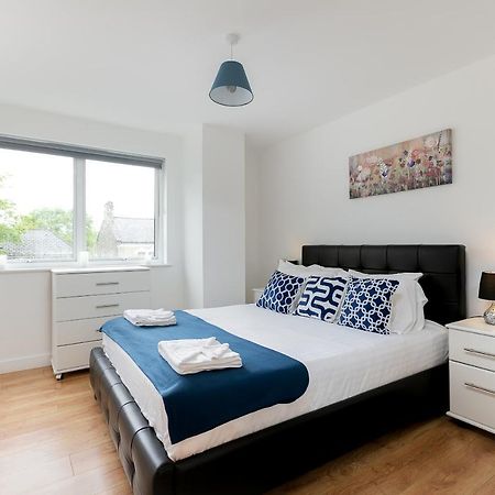 Skyvillion - Cozy Apartments In Enfield Town With Free Parking & Wifi Exterior foto